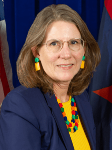 headshot of Leslie Cooper
